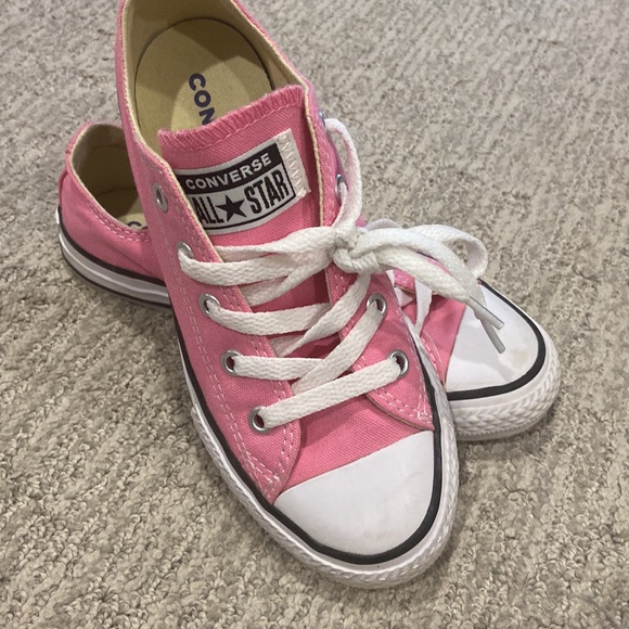 Kids pink converse runners - Picture 3 of 5